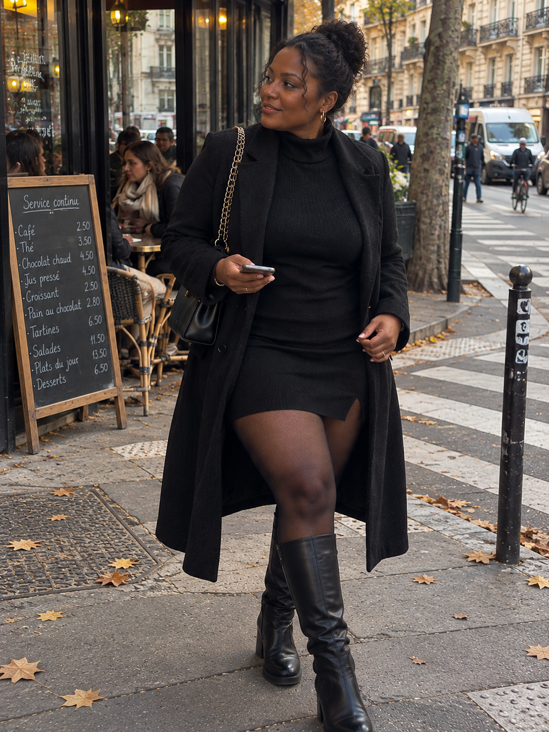 Femme en manteau long portant le collant polaire Céleste en ville