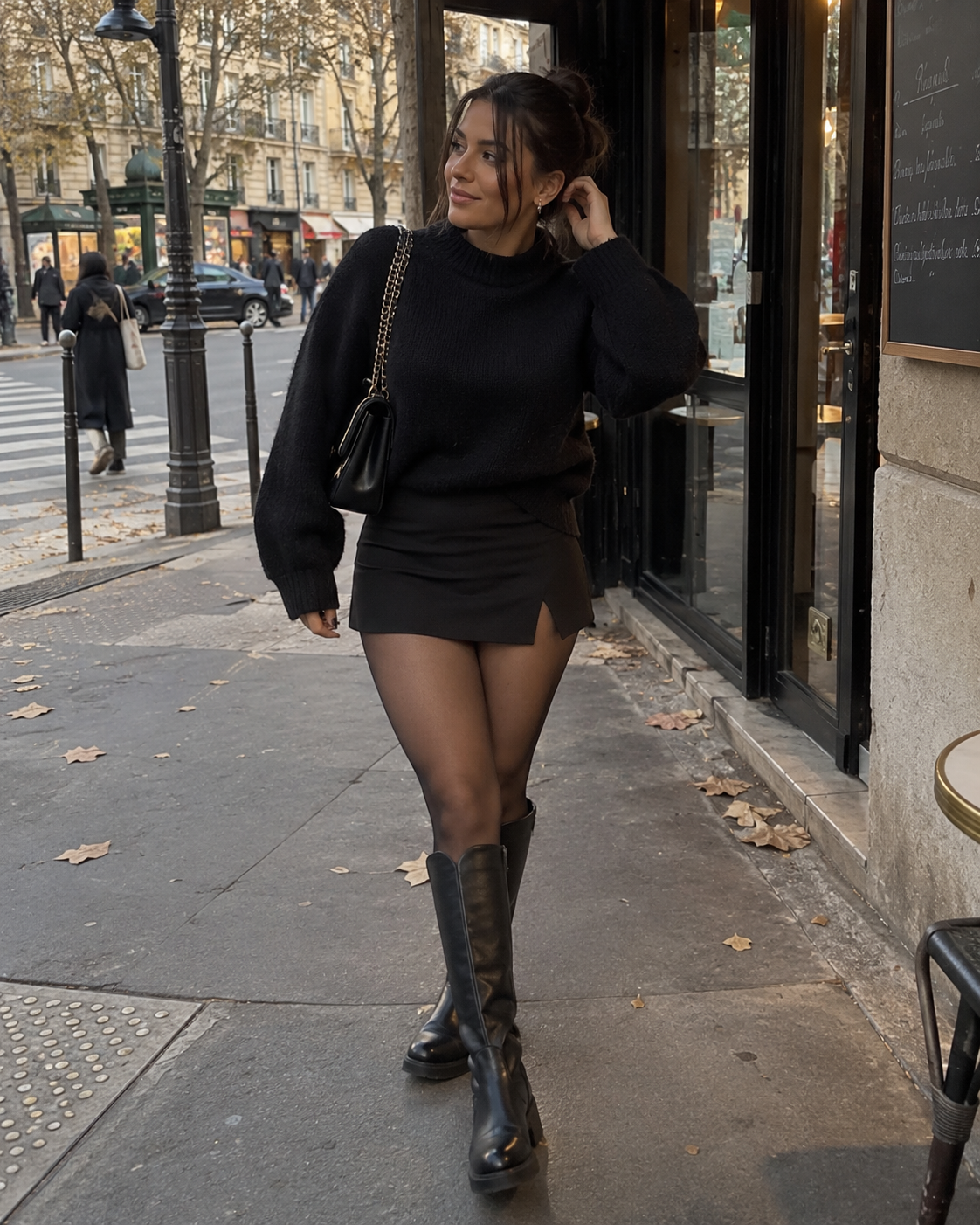 Femme portant le collant polaire Céleste dans une rue de Paris